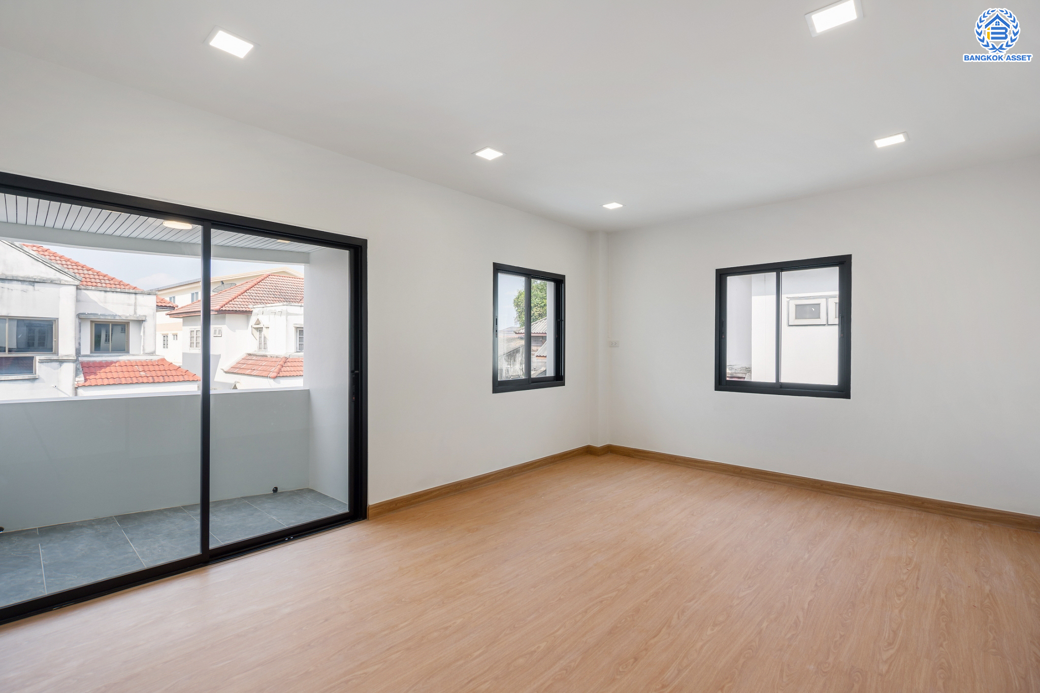 บ้านมือสองตกแต่งใหม่ ม.บ้านสวน5 กลางเมือง พิบูลย์สงคราม บ้านแฝด 3 ชั้น พร้อมอยู่ เนื้อที่ 32.9 ตร.ว. ฟังก์ชัน 4 ห้องนอน 3 ห้องน้ำ จอดรถได้ 2 คัน บนสุดยอดทำเล! เชื่อมถนนพิบูลย์สงคราม, วงศ์สว่าง, นครอินทร์ และติวานนท์ ใกล้จุดขึ้นทางด่วนศรีรัช-วงแหวนรอบนอก และรถไฟฟ้า "สถานีแยกติวานนท์"